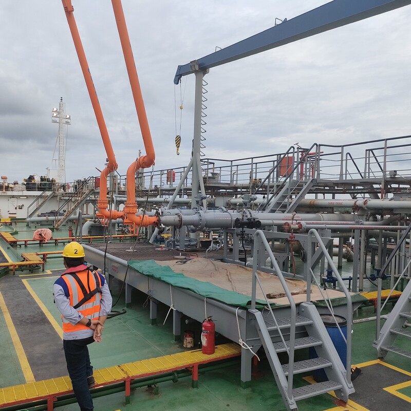 THE MAIN ENGINE IN GOOD PERFORMANCE